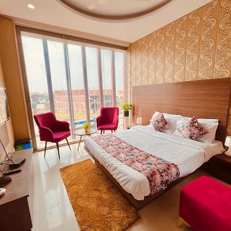Hotel Pearl Grand, Zirakpur - Top Rated & Most Awarded Property In Tricity Chandīgarh Eksteriør bilde
