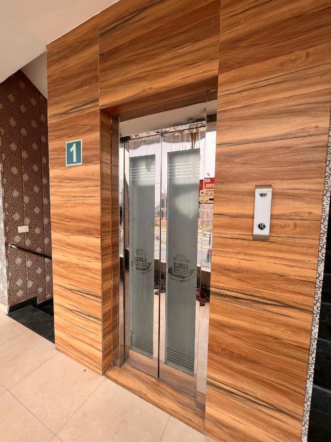 Hotel Pearl Grand, Zirakpur - Top Rated & Most Awarded Property In Tricity Chandīgarh Eksteriør bilde