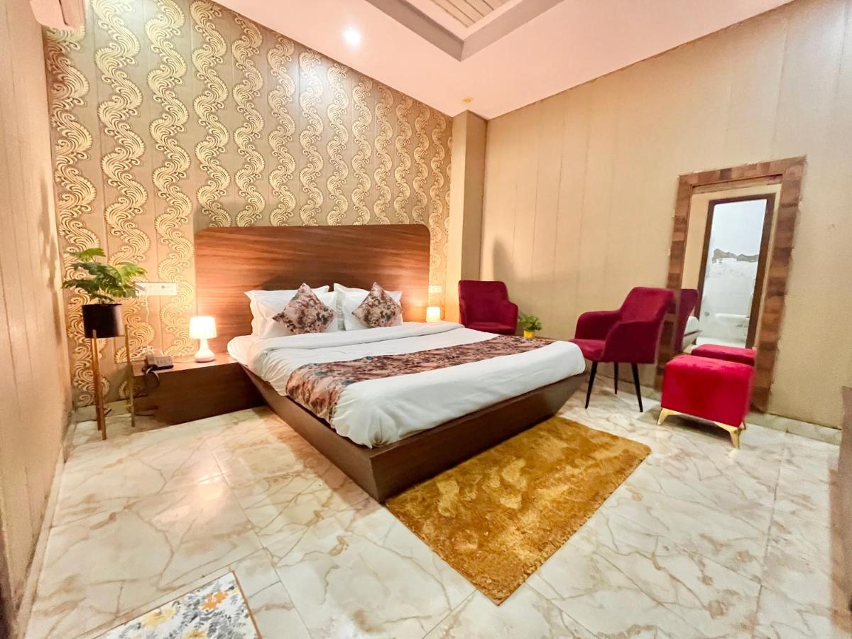 Hotel Pearl Grand, Zirakpur - Top Rated & Most Awarded Property In Tricity Chandīgarh Eksteriør bilde