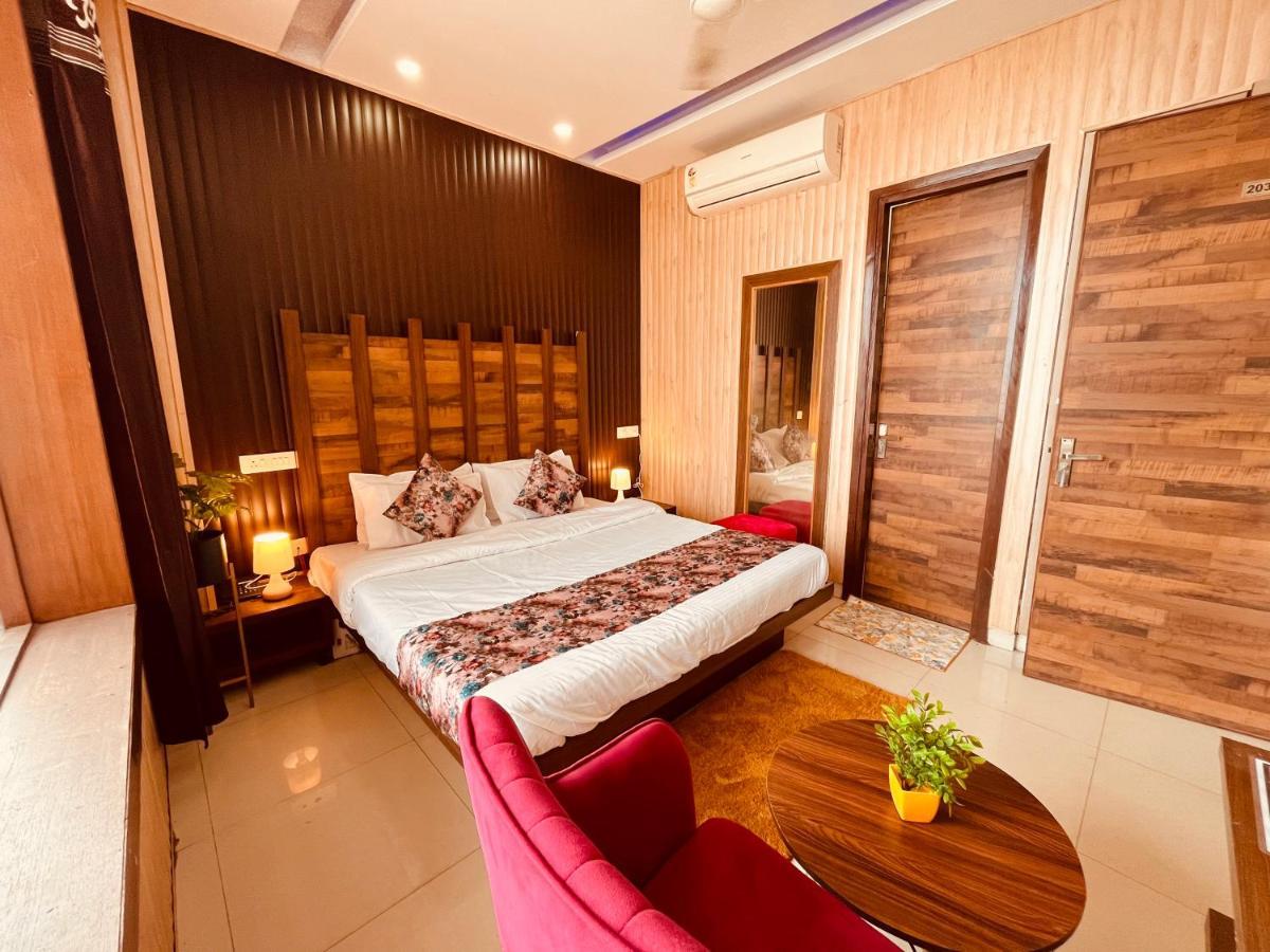 Hotel Pearl Grand, Zirakpur - Top Rated & Most Awarded Property In Tricity Chandīgarh Eksteriør bilde