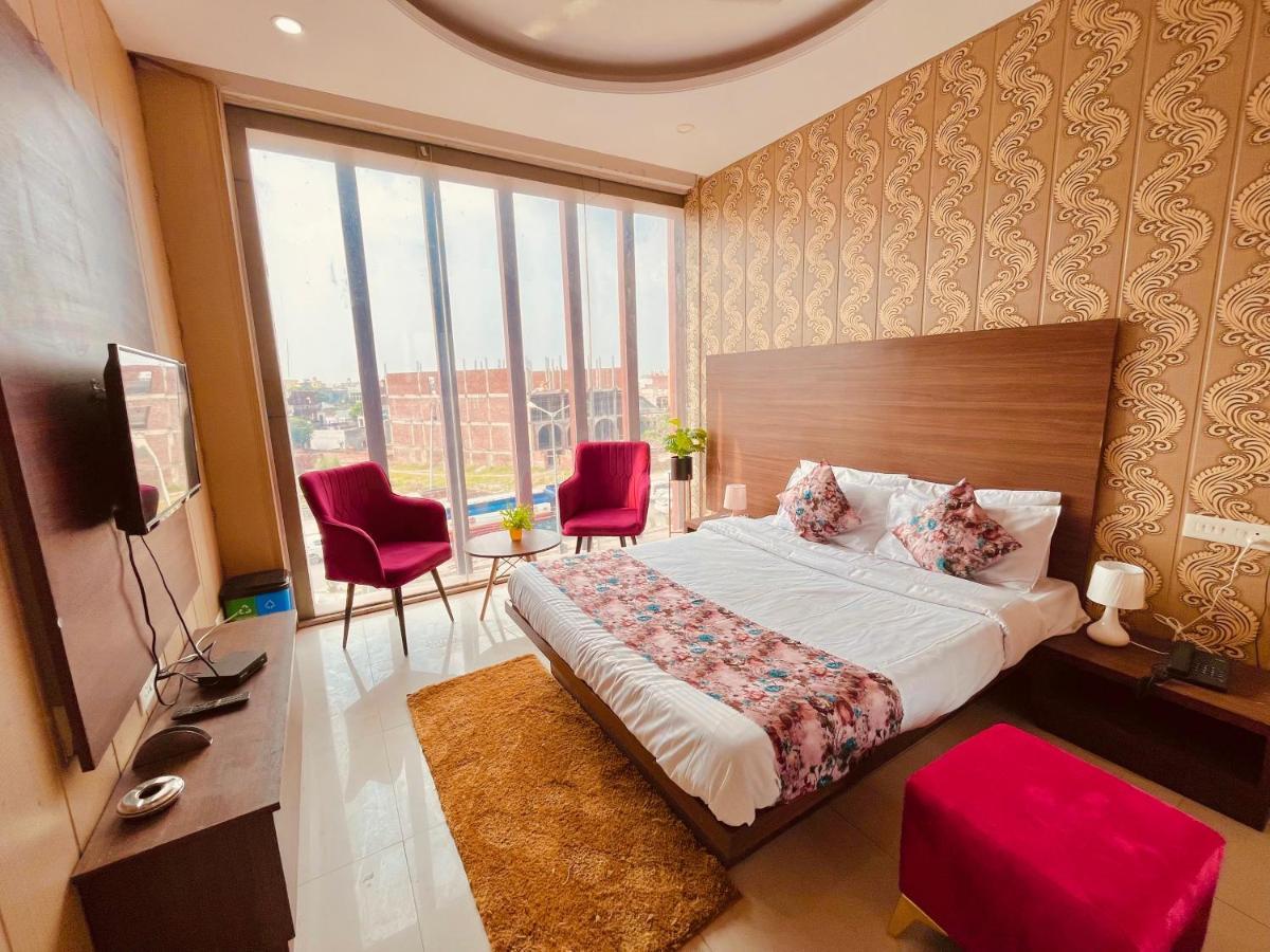 Hotel Pearl Grand, Zirakpur - Top Rated & Most Awarded Property In Tricity Chandīgarh Eksteriør bilde