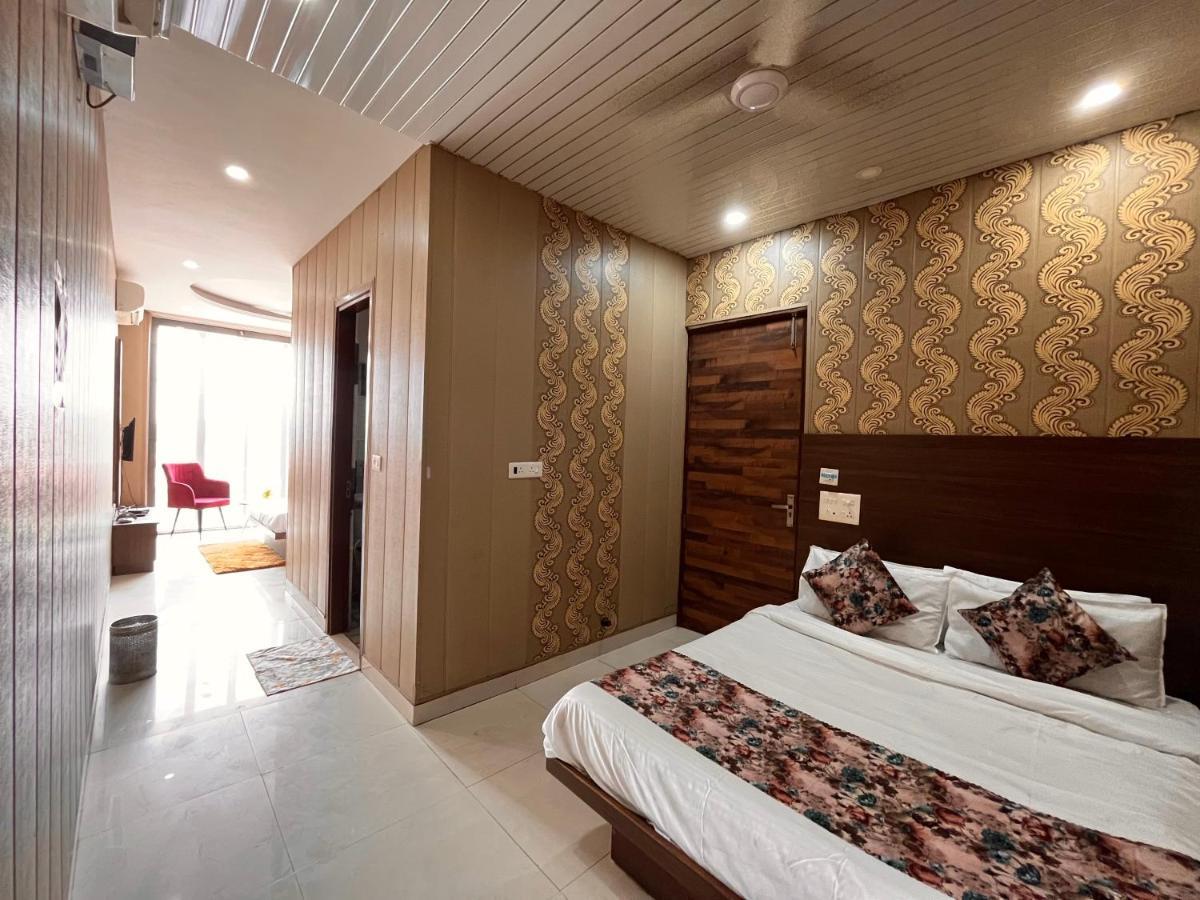 Hotel Pearl Grand, Zirakpur - Top Rated & Most Awarded Property In Tricity Chandīgarh Eksteriør bilde