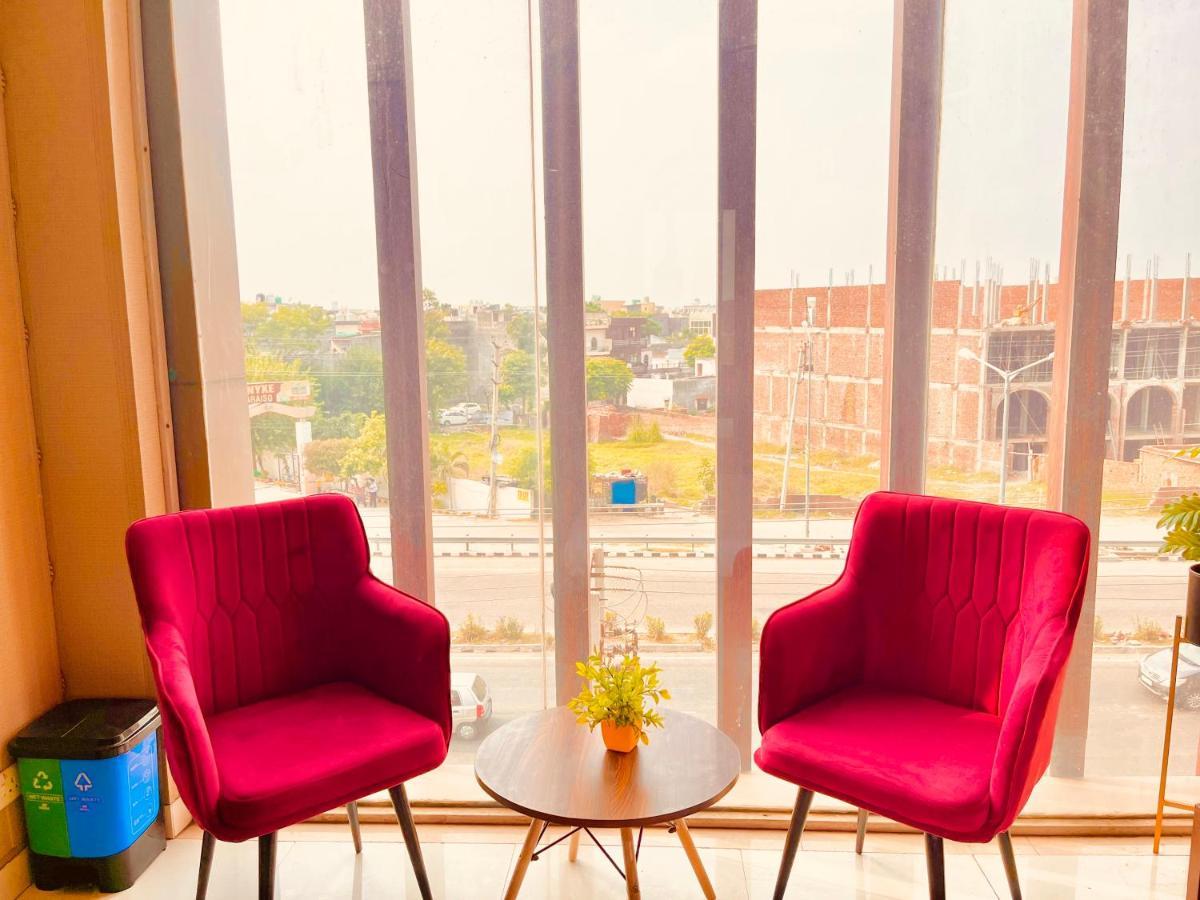 Hotel Pearl Grand, Zirakpur - Top Rated & Most Awarded Property In Tricity Chandīgarh Eksteriør bilde