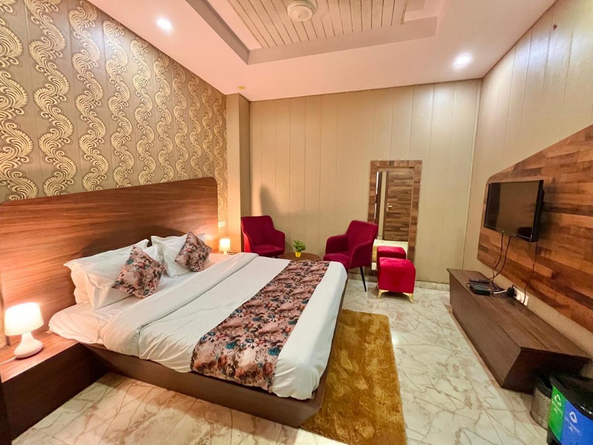Hotel Pearl Grand, Zirakpur - Top Rated & Most Awarded Property In Tricity Chandīgarh Eksteriør bilde