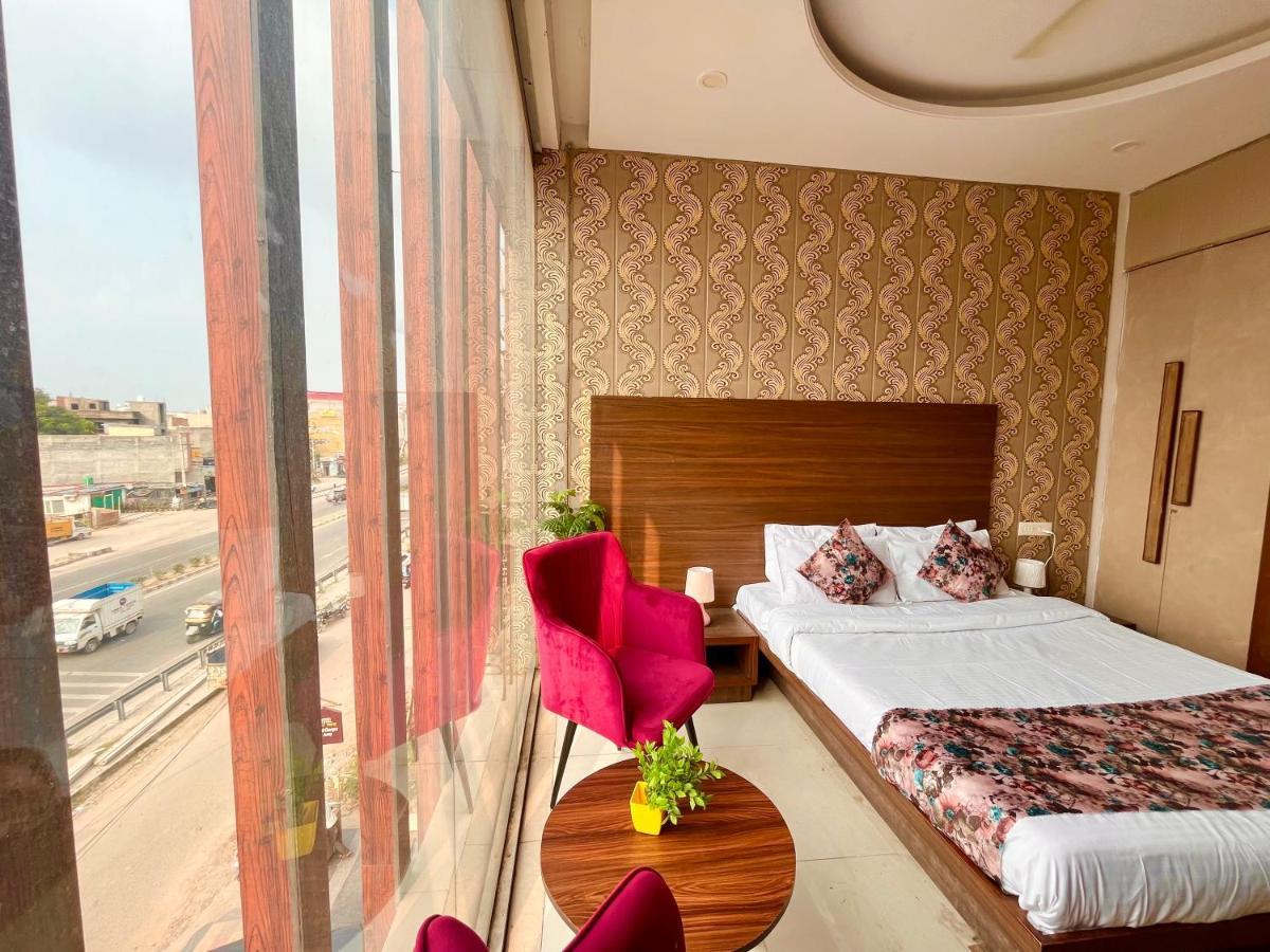 Hotel Pearl Grand, Zirakpur - Top Rated & Most Awarded Property In Tricity Chandīgarh Eksteriør bilde