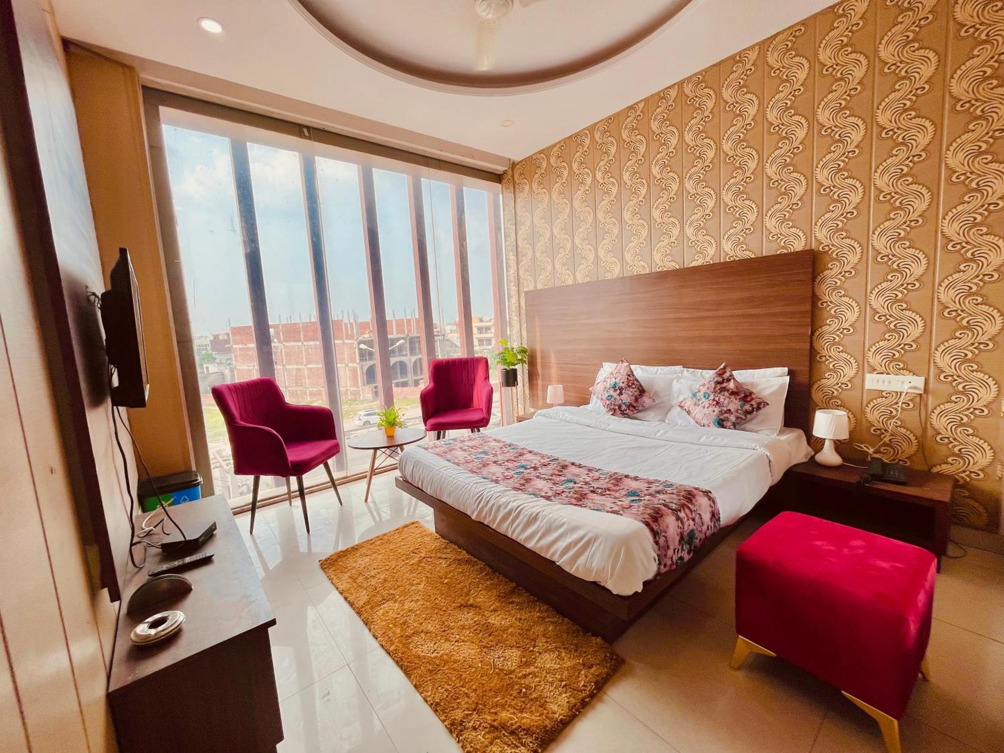 Hotel Pearl Grand, Zirakpur - Top Rated & Most Awarded Property In Tricity Chandīgarh Eksteriør bilde